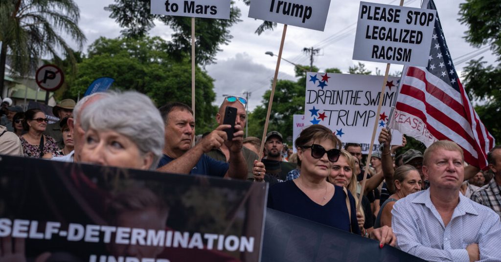 Trump menawarkan kewarganegaraan yang dipercepat oleh petani Afrika Selatan