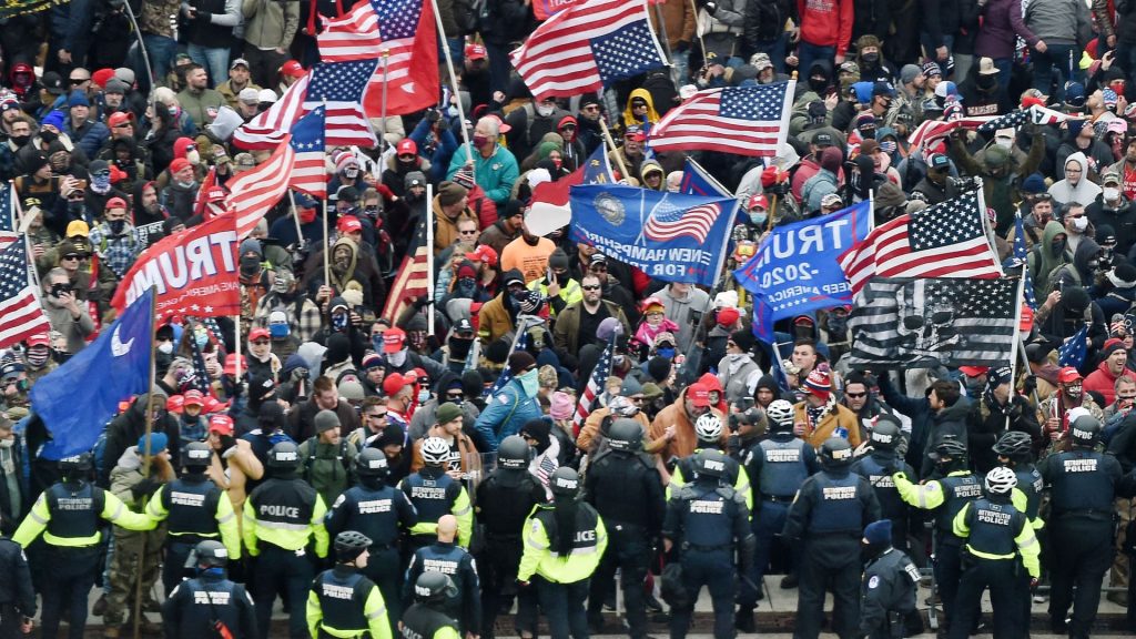 Trump mengecam untuk 6 Januari Capitol Riot, pengampunan