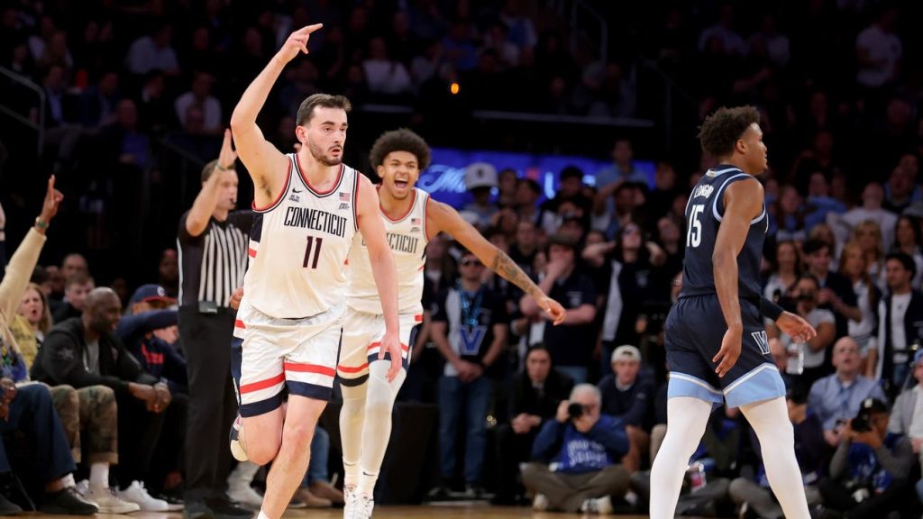 UConn menggunakan reli akhir untuk maju ke semifinal Turnamen Big East setelah 73-56 menang atas Villanova