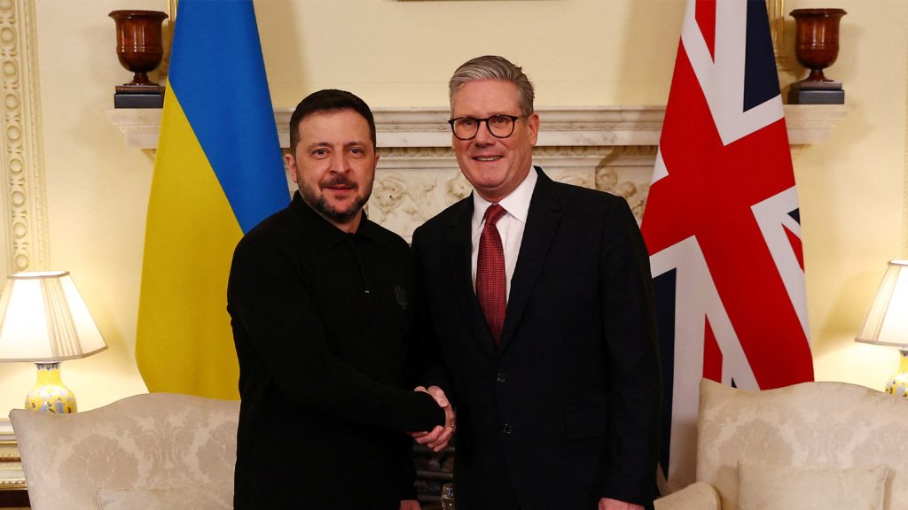 UK memberi Ukraina Zelenskyy sambutan hangat setelah konfrontasi Trump | Perang Rusia-Ukraina